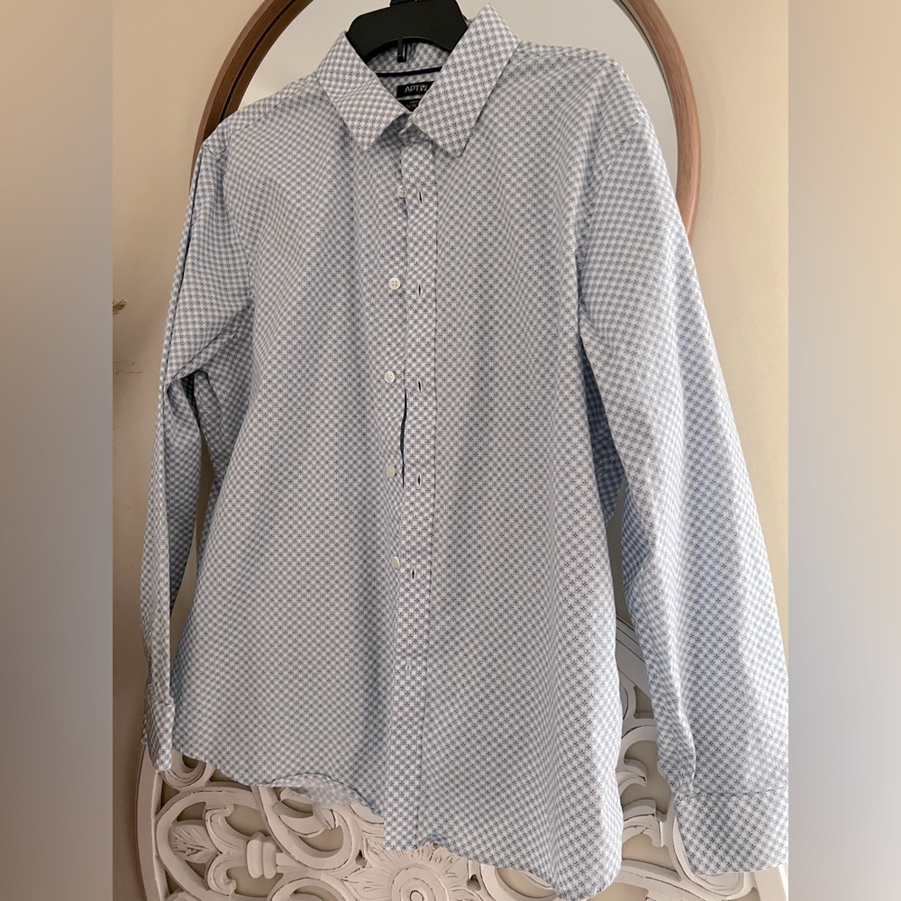 Apt 9 Light Blue and White Button Down Shirt XL slim